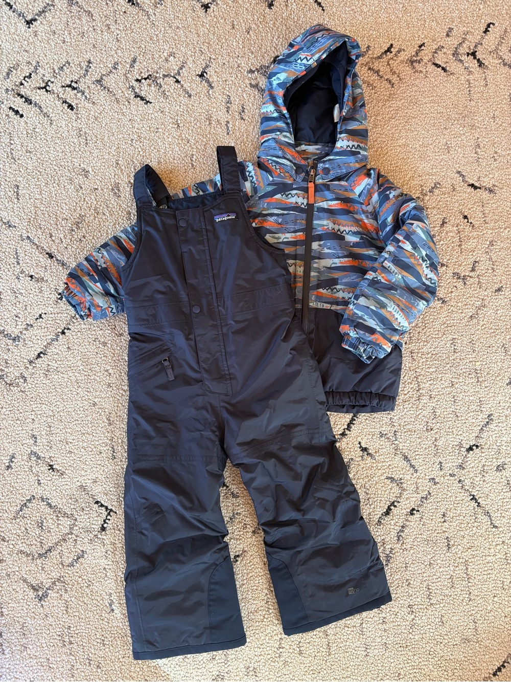 Patagonia Kids' Jacket and Snow Bibs/ overalls (4T) EUC - Picture 2 of 9